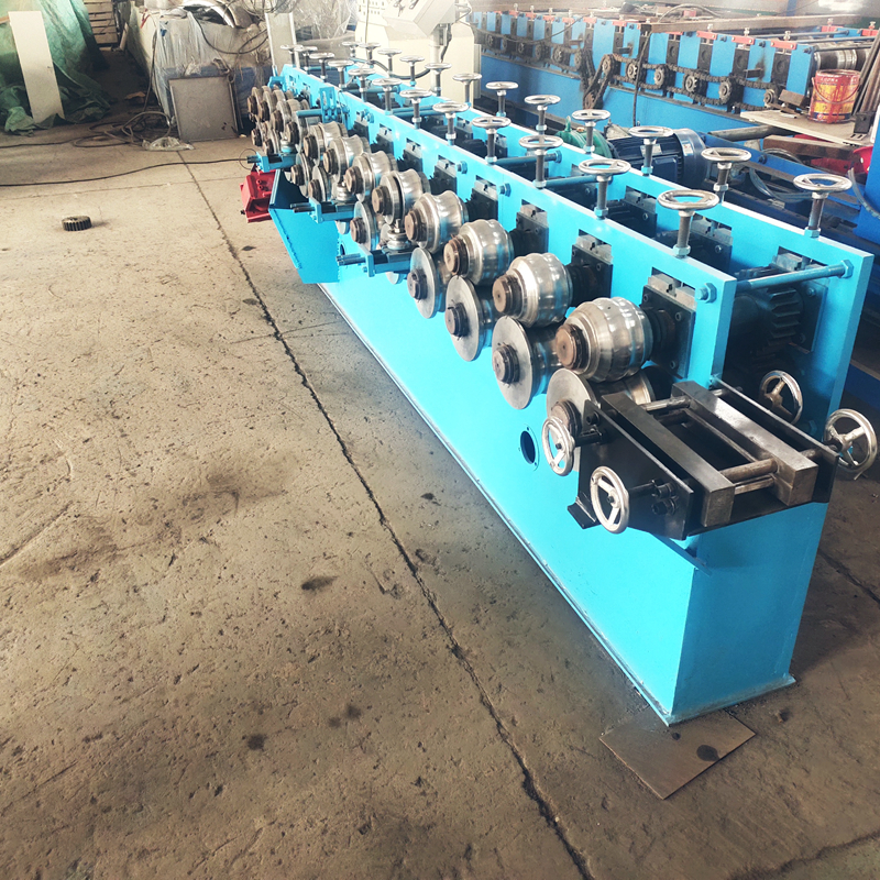 Wheel rim roll former